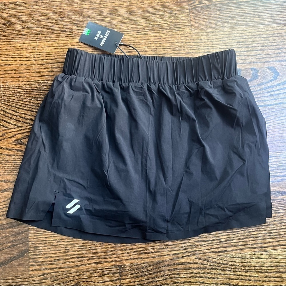 Superdry women’s skort Size XS black NWT